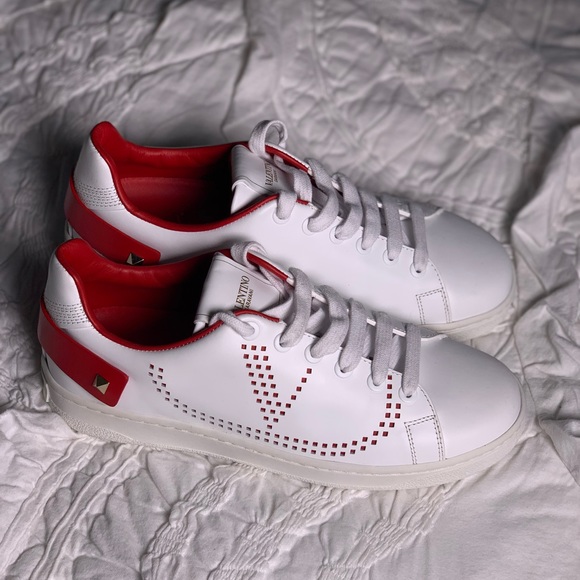 Valentino Garavani Shoes - Valentino Garavani BACKNET calfskin sneaker